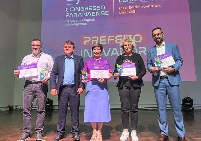 Prefeita Elizabeth recebe prêmio por gestão inovadora