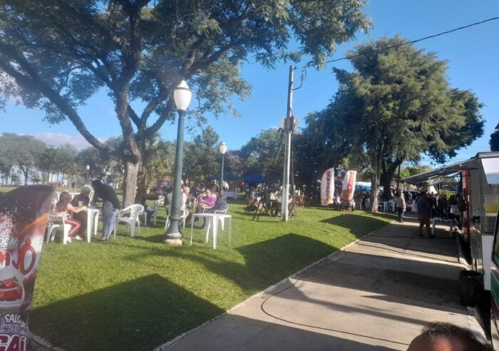 Lanches, bebidas e música ao vivo são atrações na Feira Gastronômica nesta sexta (15)