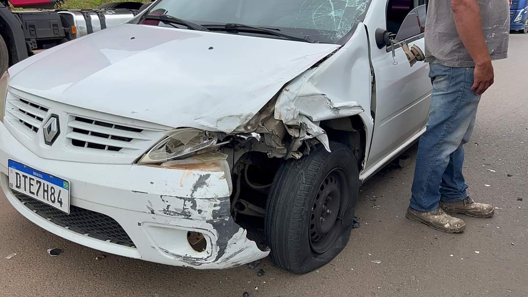 Acidente entre carro e moto deixa mulher ferida em PG