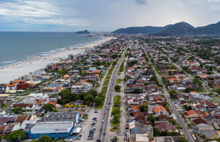 Carnaval terá água própria para banho nas praias do Paraná, aponta último boletim do IAT