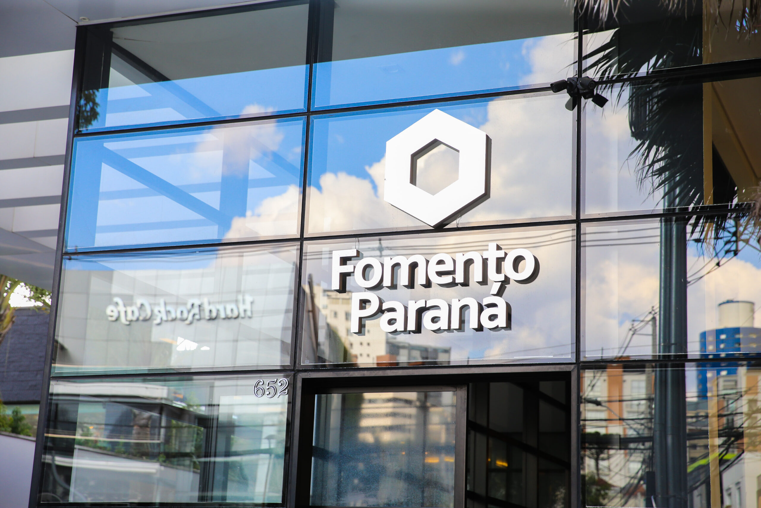 R$ 205 milhões: Fomento Paraná bate recorde de crédito para pequenos negócios em 2023