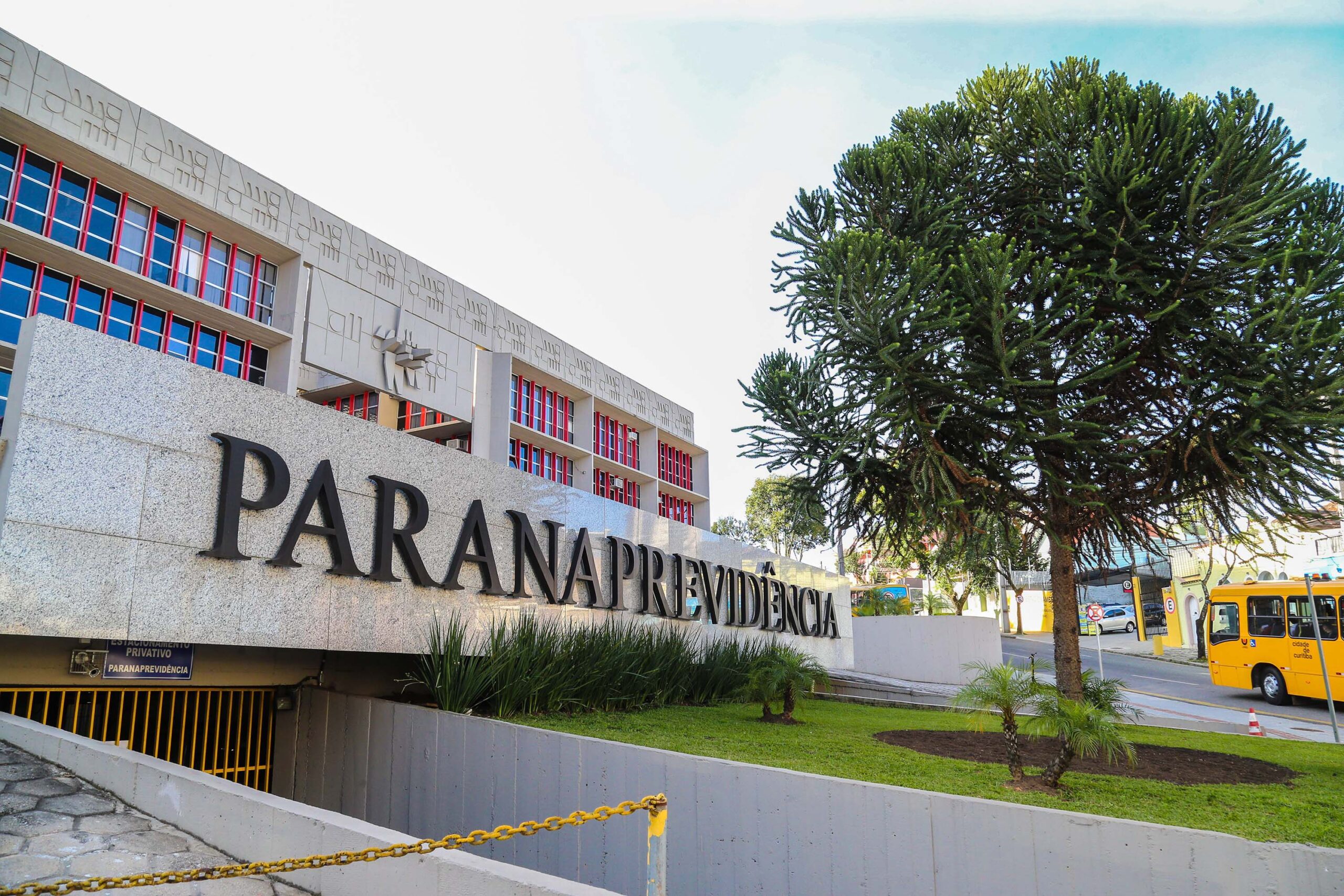 Paranaprevidência: beneficiários que não se recadastraram terão pagamentos bloqueados