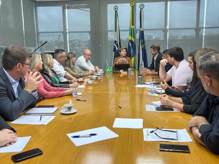 Em reunião com a equipe, Prefeita Elizabeth reduz despesas e cobra agilidade em processos