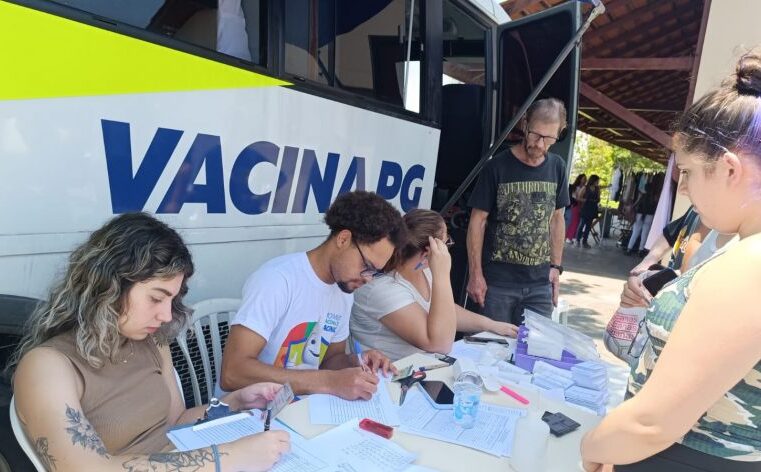 Ônibus da Vacina aplica mais de 66 mil doses em Ponta Grossa