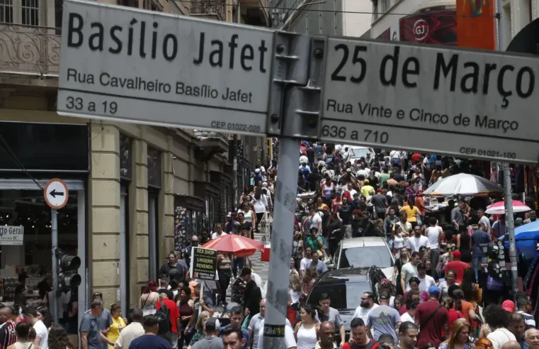 Governo adia por 3 meses portaria sobre trabalho aos feriados