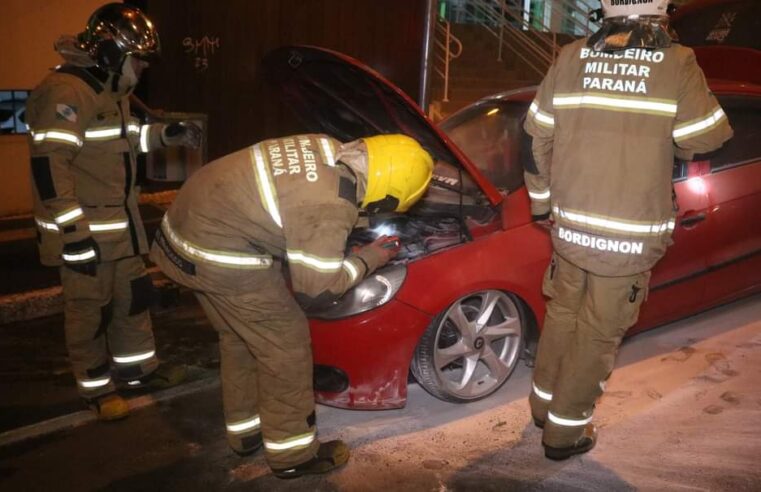 Incêndio em veículo movimenta Corpo de Bombeiros na Vicente Machado, em Ponta Grossa