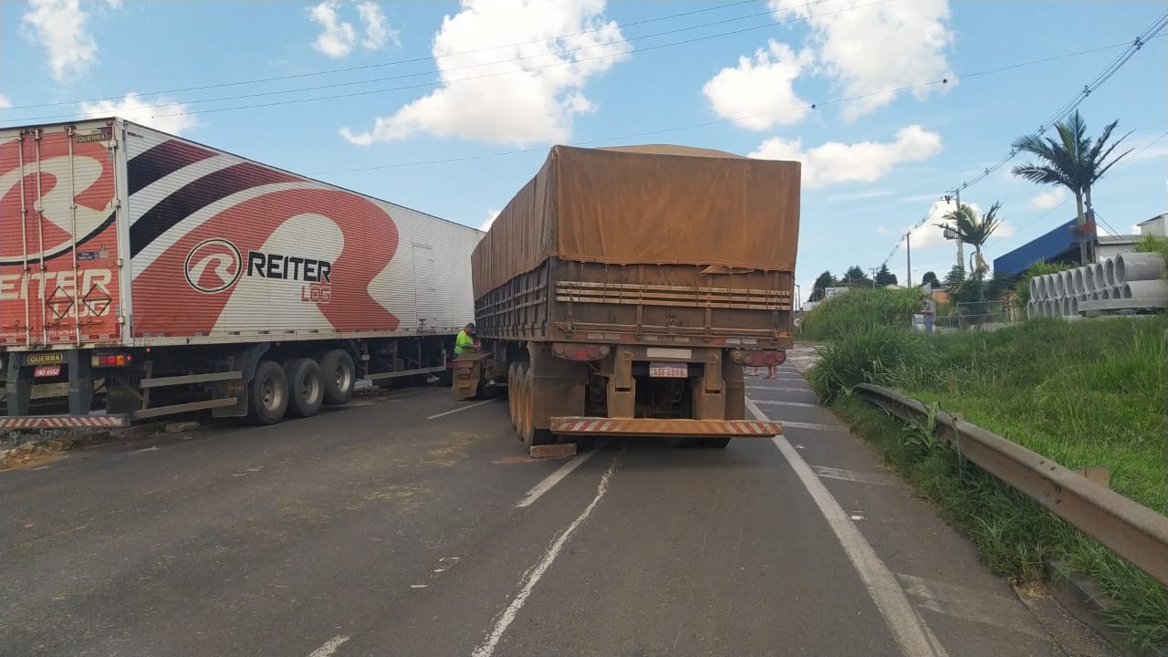 Motorista embriagado é preso após causar acidente na BR-376, em Ponta Grossa