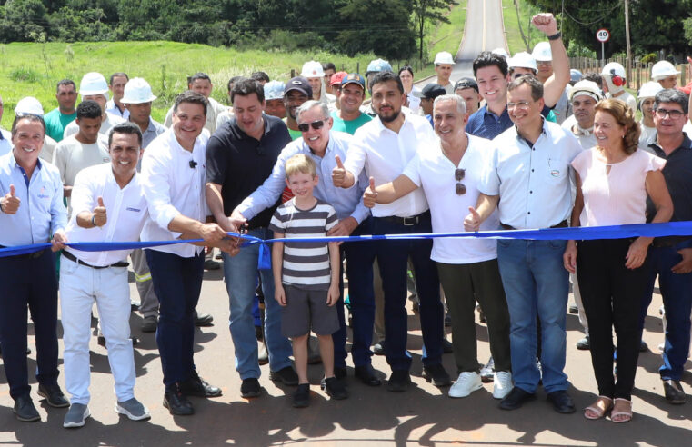 Governo do Estado entrega pavimentação da Estrada Amitec, em Goioerê