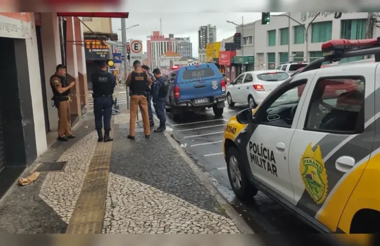 Homem é morto a facadas durante confusão no Centro de Ponta Grossa