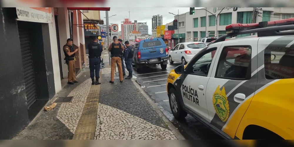 Homem é morto a facadas durante confusão no Centro de Ponta Grossa