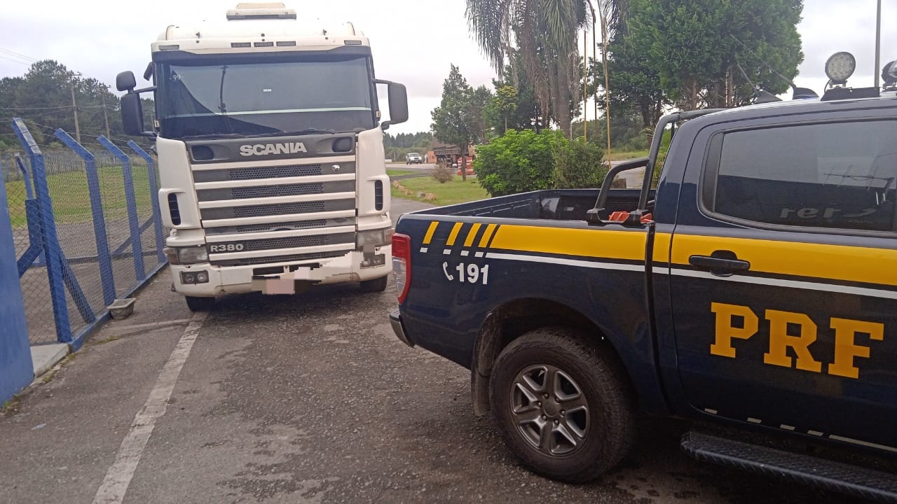 Em menos de duas horas, PRF recupera caminhões de carga roubados