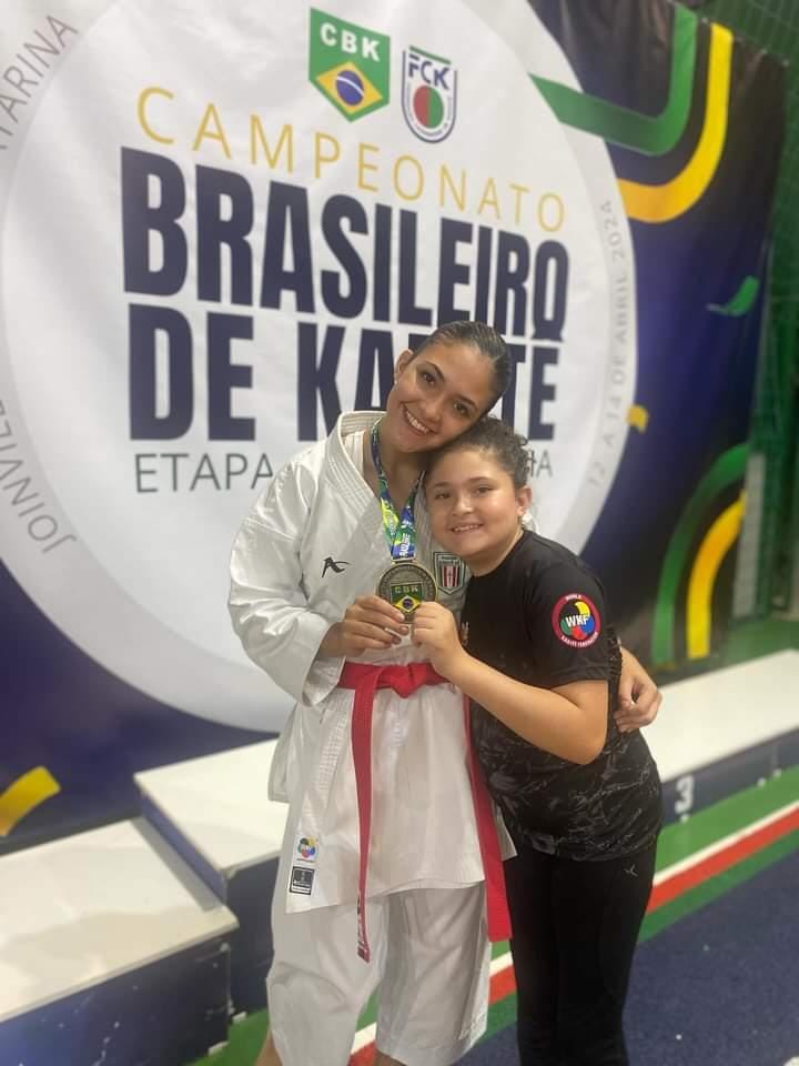 Irmãs Garret brilham no Brasileiro de Karatê