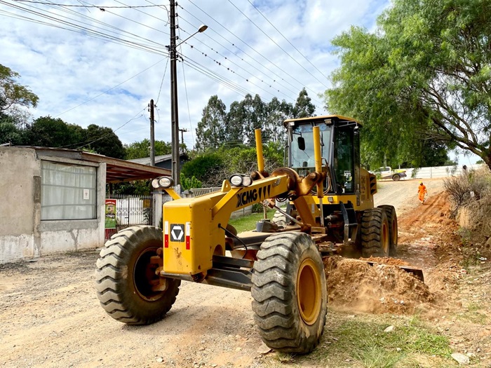 Distrito de Uvaia recebe revitalizações do programa ‘Caminhos do Agro’