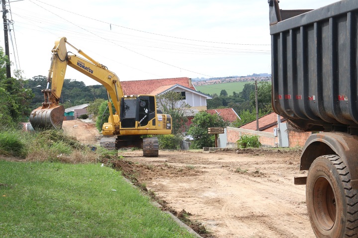 Iniciadas as obras de asfalto em ruas do Jardim Tânia Mara