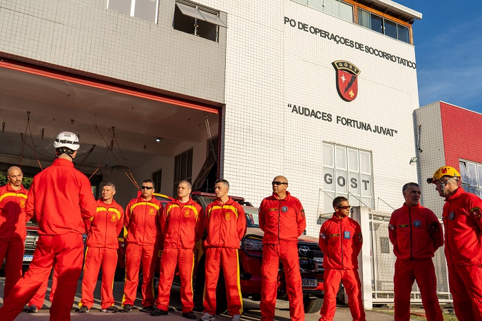 Paraná amplia força-tarefa dos bombeiros no RS e prazo da campanha de arrecadação