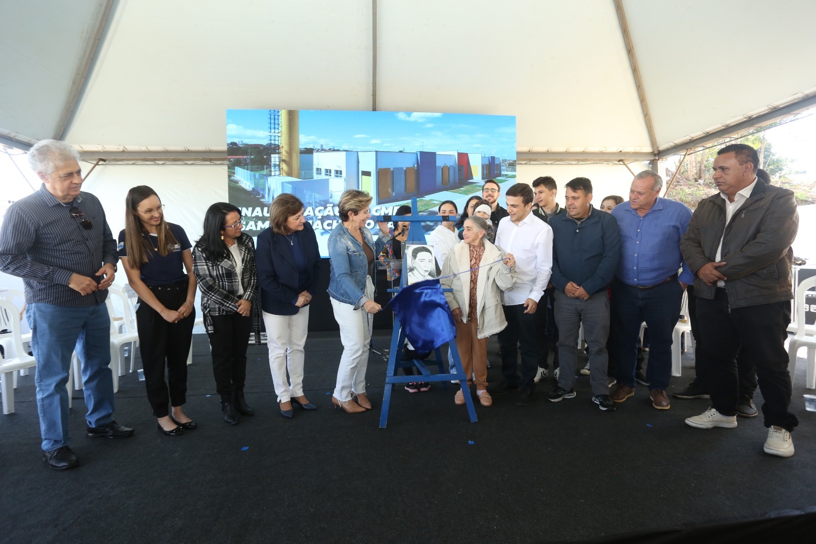 Prefeitura entrega novo CMEI na Vila Hilgemberg