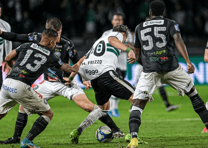 OPERÁRIO PERDE E CONTINUA SEM FAZER GOL
