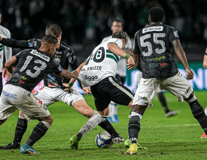 OPERÁRIO PERDE E CONTINUA SEM FAZER GOL