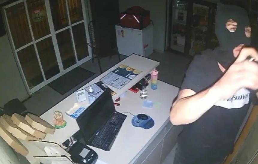 Homem mascarado furta pizzaria em Ponta Grossa na madrugada