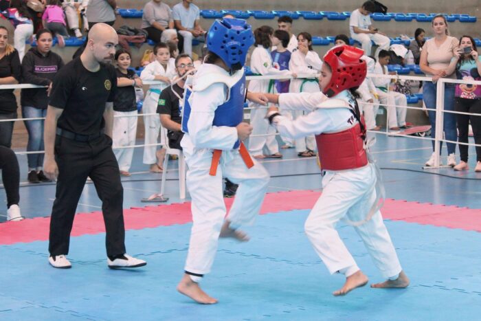 Alunas do ‘Esporte de Base’ brilham no Paranaense de Taekwondo