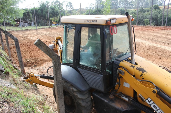 Prefeitura faz manutenção e recupera campos de futebol nos bairros