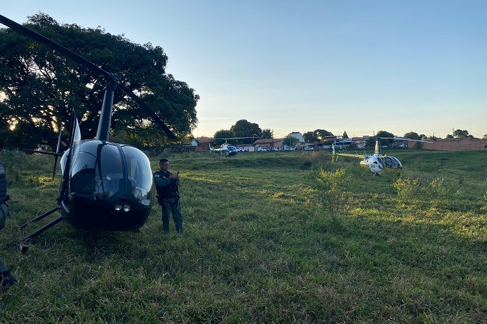 Perseguição de helicóptero ajuda PF a interceptar aeronave com 243 kg de cocaína