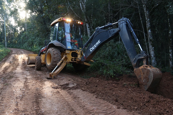 Prefeitura recupera mais 25km de estradas em Itaiacoca