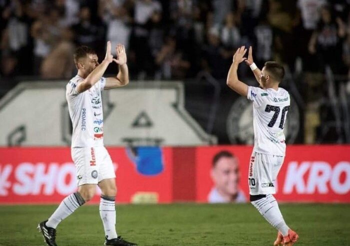 OPERÁRIO VENCE O SANTOS E INGRESSA NO G4
