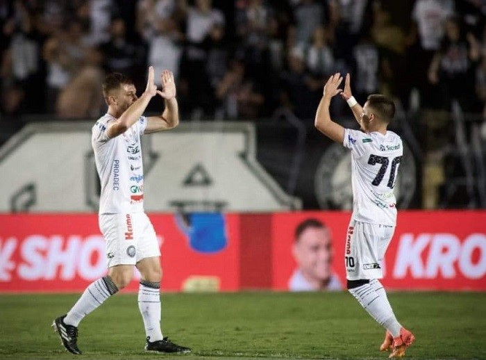 OPERÁRIO VENCE O SANTOS E INGRESSA NO G4