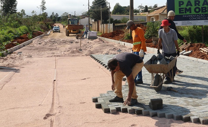 Iniciada a colocação de paver da Estrada do Alagados