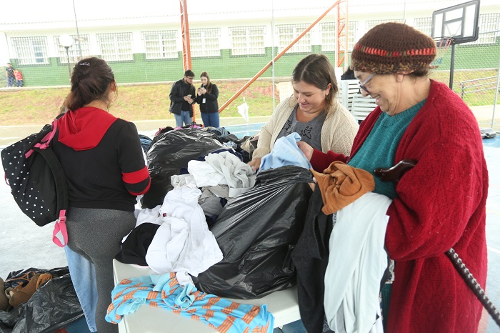 PG Sem Frio arrecada roupas para pessoas em vulnerabilidade social