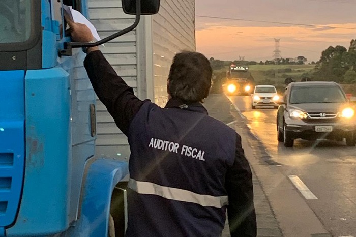 Receita fiscaliza o transporte de mercadorias em São Luiz do Purunã