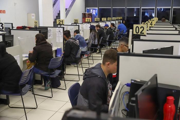 Agências do Trabalhador iniciam semana com 22 mil vagas no Paraná
