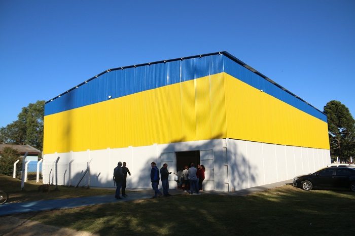 Prefeitura entrega reforma no ginásio do Guaragi