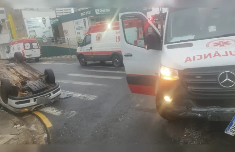 Capotamento em PG deixa seis feridos após colisão entre carro e ambulância