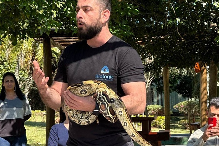 IAT capacita técnicos para o manejo de serpentes