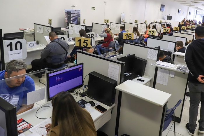 Agências do Trabalhador do PR abrem a semana com 21,9 mil vagas