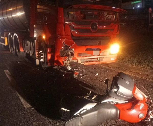 JOVEM DE 19 ANOS PERDE A VIDA EM TRÁGICO ACIDENTE ENTRE MOTO E CARRETA NA BR-373, EM GUAMIRANGA