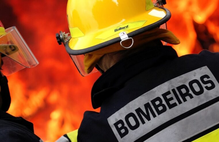 INCÊNDIO EM RESIDÊNCIA EM UVARANAS DEIXA BOMBEIRO FERIDO E DESTRÓI IMÓVEL