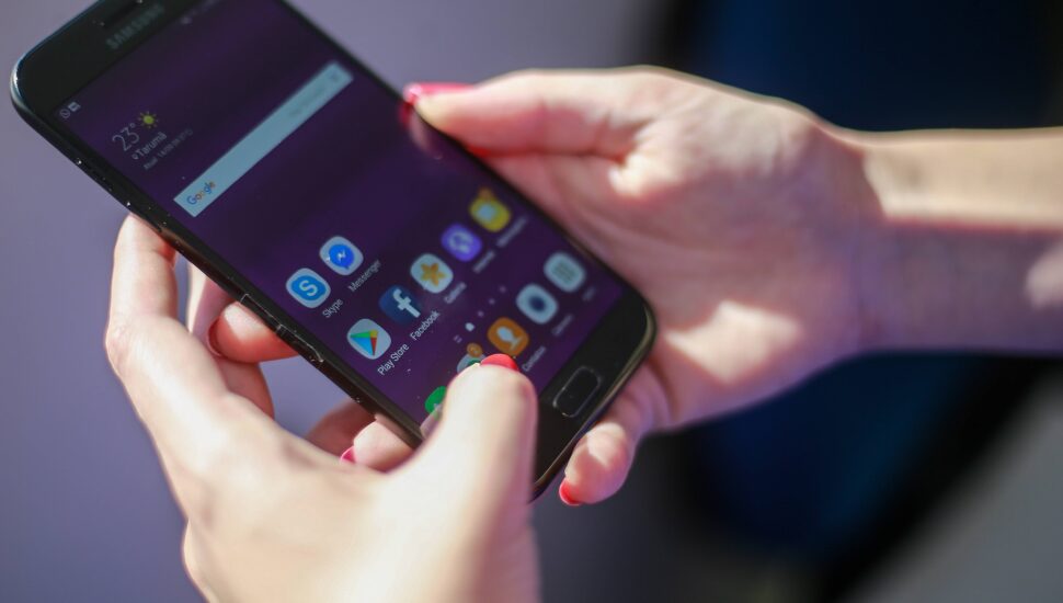 POLÍCIA RECUPERA CELULAR ROUBADO E PRENDE SUSPEITOS EM PONTA GROSSA