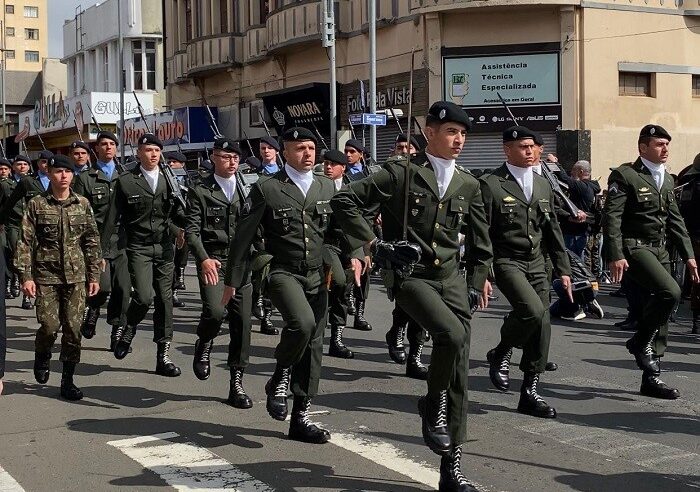 DESFILE DE 7 DE SETEMBRO COMEMORA 90 ANOS DA 5ª BRIGADA DE CAVALARIA BLINDADA