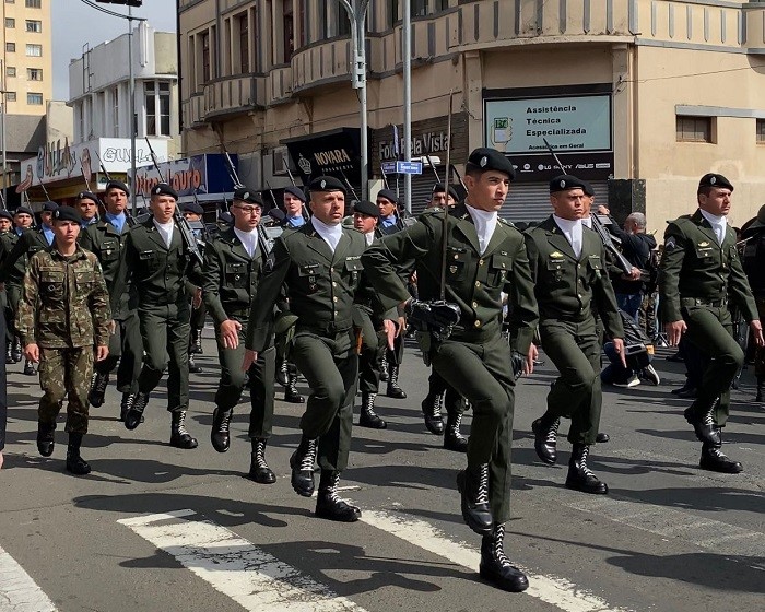 DESFILE DE 7 DE SETEMBRO COMEMORA 90 ANOS DA 5ª BRIGADA DE CAVALARIA BLINDADA