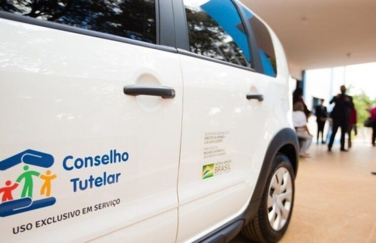 MULHER É PRESA POR AGREDIR FILHOS COM FIOS DE COBRE