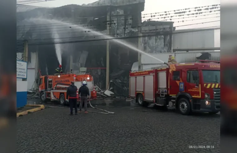 VÍDEO: BRF concede férias coletivas após incêndio em Carambeí; relembre imagens do incidente