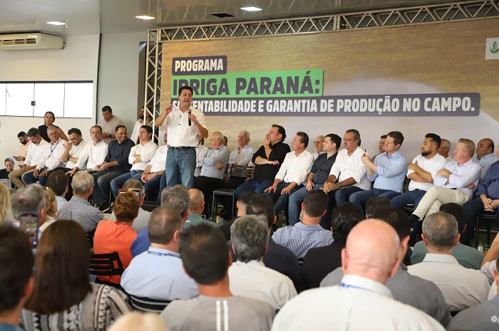 GOVERNADOR LANÇA PROGRAMA DE IRRIGAÇÃO NO CAMPO