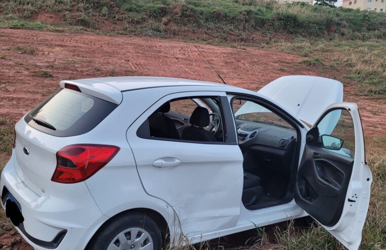 FORD KA É ENCONTRADO COM VIDRO QUEBRADO E SEM ESTEPE