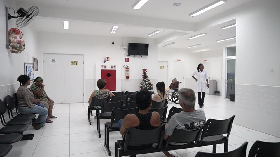 MULHER ALTERADA CAUSA CONFUSÃO EM POSTO DE SAÚDE