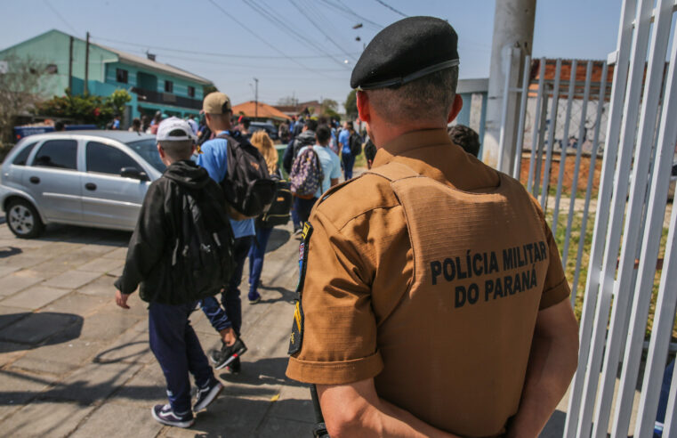 ALUNO É FLAGRADO COM FACA EM ESCOLA E ENCAMINHADO À DELEGACIA EM CARAMBEÍ