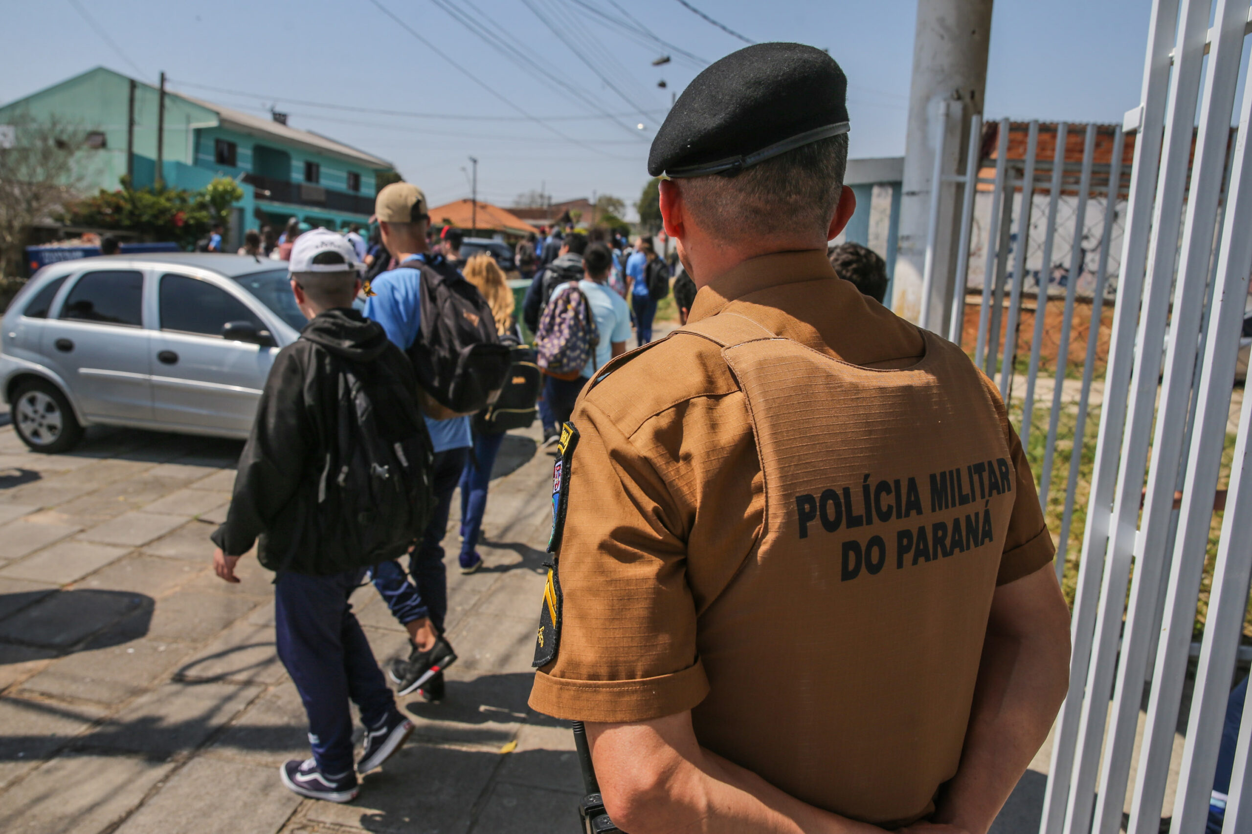 ALUNO É FLAGRADO COM FACA EM ESCOLA E ENCAMINHADO À DELEGACIA EM CARAMBEÍ