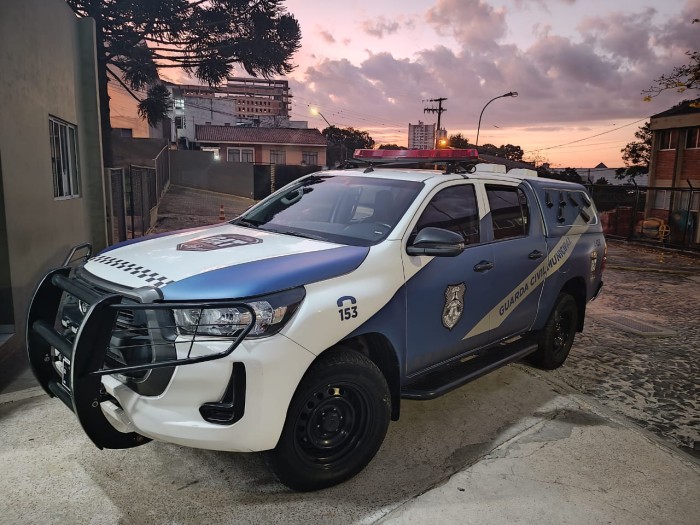 INDIVÍDUO COM MANDADO DE PRISÃO É ENCONTRADO COLETANDO LATINHAS EM PONTA GROSSA